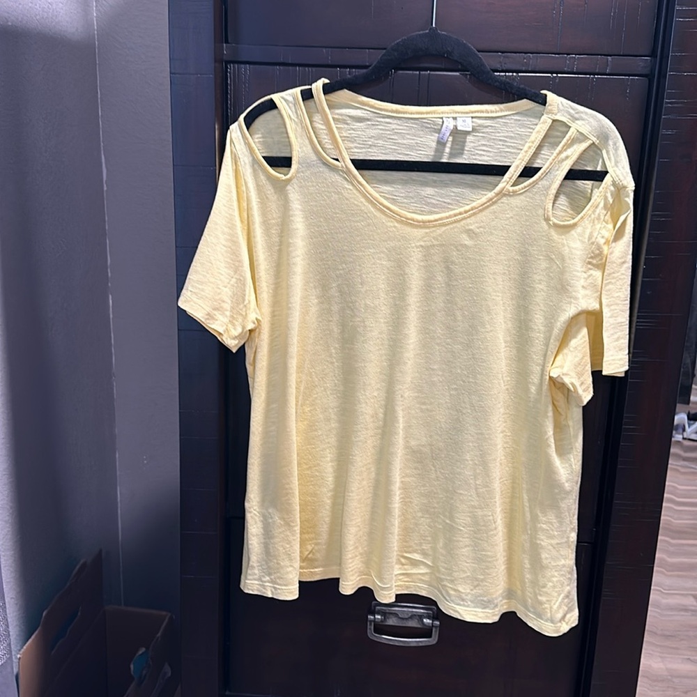 Ladies XL Tshirt
